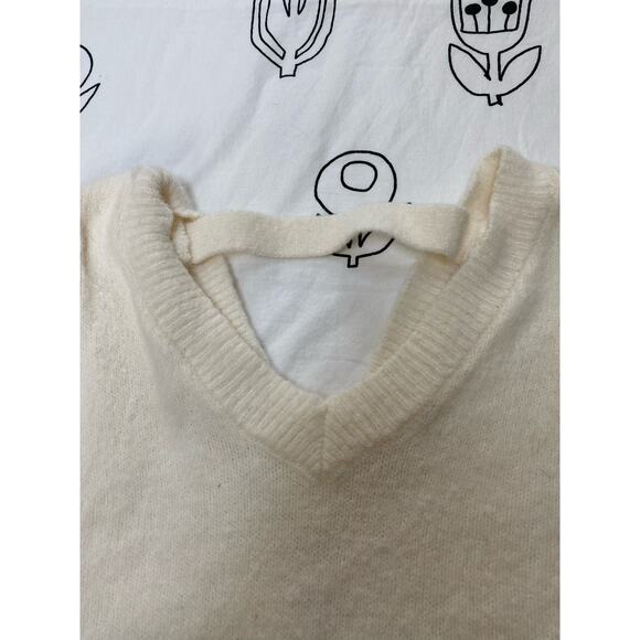 Jessica Simpson White V-neck Sweater - Picture 4 of 6